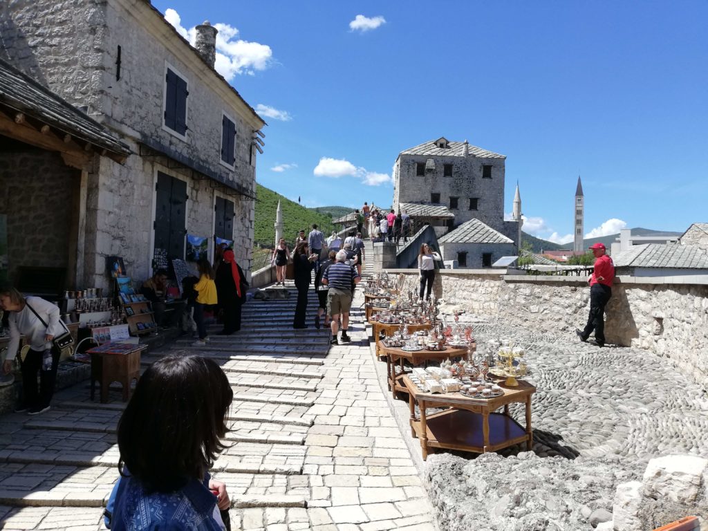 Micollo Rent A Car Mostar predstavlja Mostar, biser Hercegovine - Ispred Starog mosta