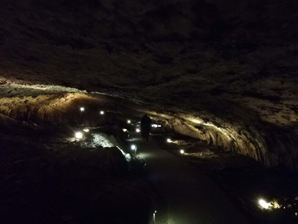 Unutar špilje Vjetrenica